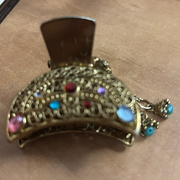 #147 Vintage Gold Tone Claw Clip With Rhinestones - Picture 2 of 4